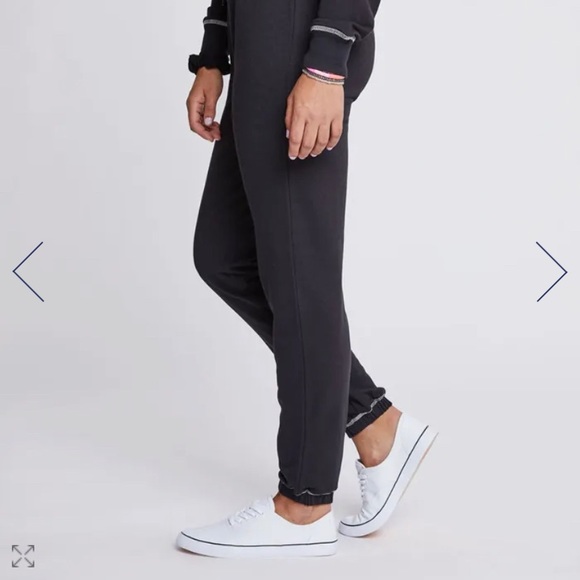 Splendid - Matching pullover, joggers & scrunchie - Picture 3 of 12